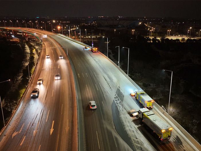 云顶集团成套装备奋战在徐州除雪一线