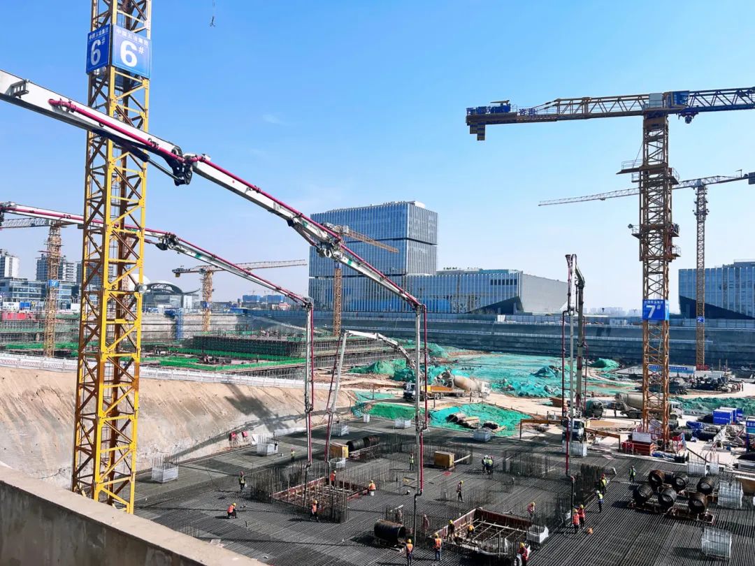 提前11小时！云顶集团大米数泵车赋能高效施工