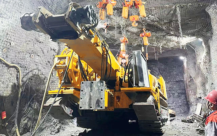 掘进磷矿！云顶集团XTR7/360掘进机点磷成金