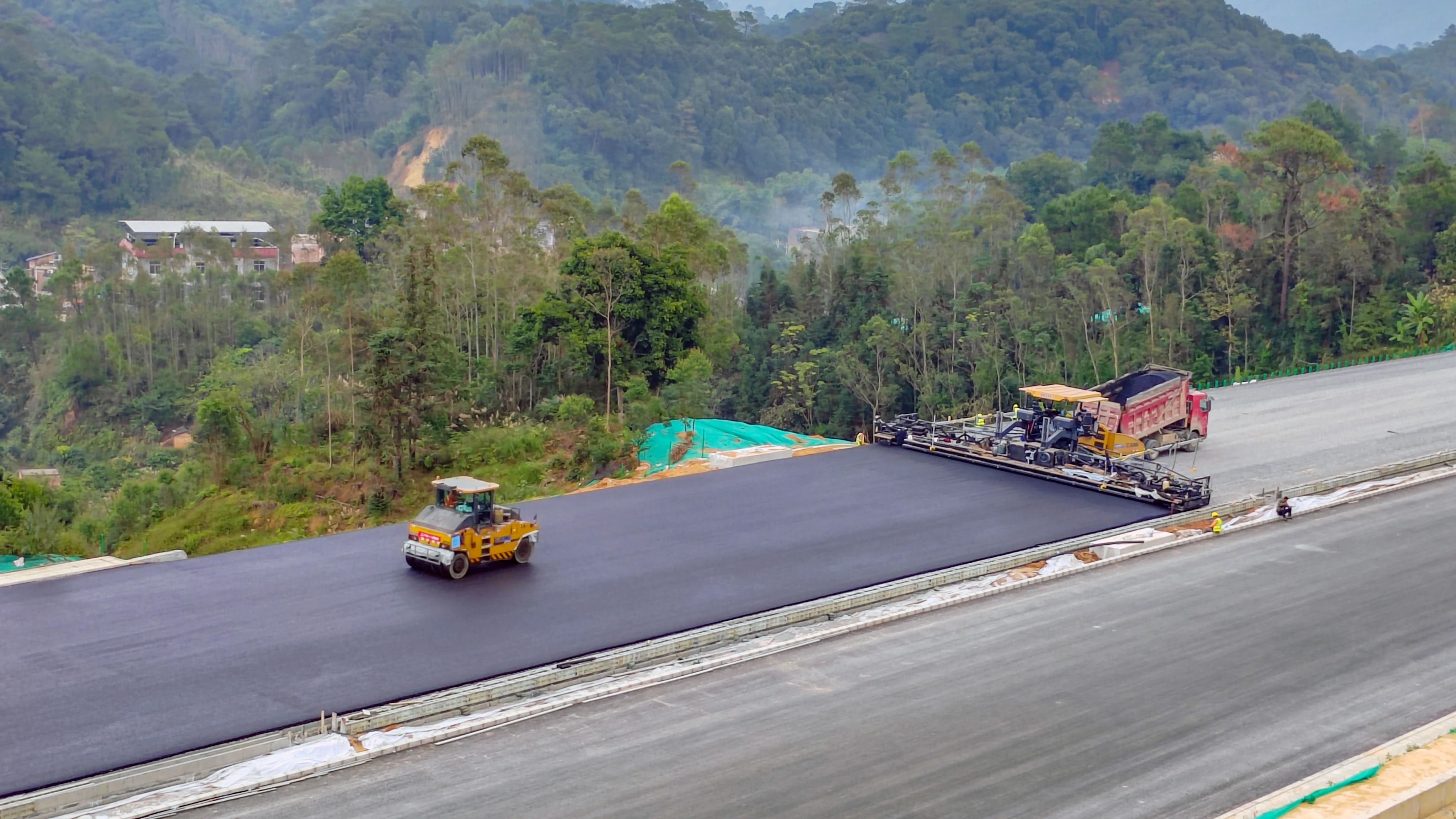 又一高速公路大项目，，，，，，，，闪灼“云顶集团金”！