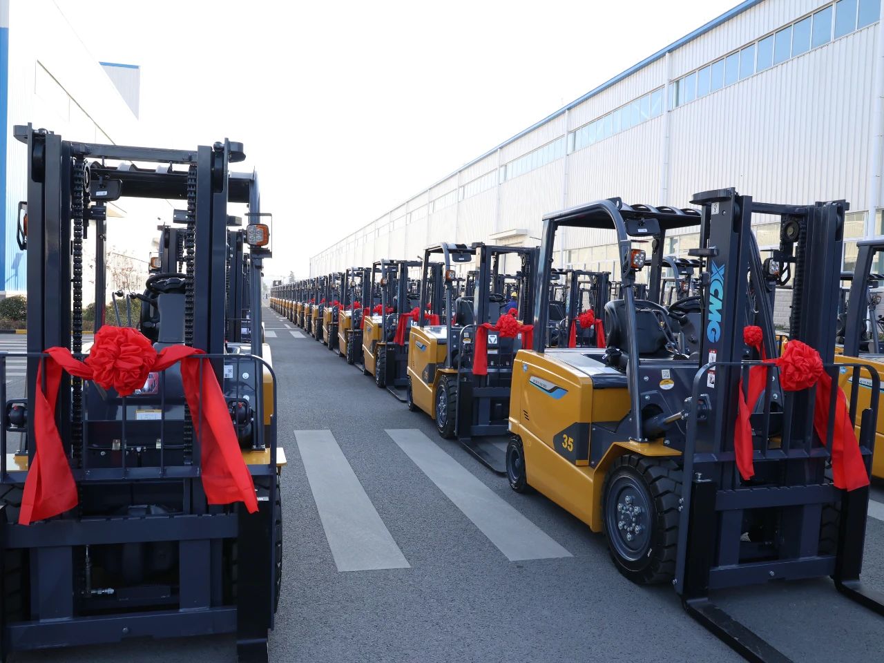 又是百余台！云顶集团“鲲鹏”叉车批量交车