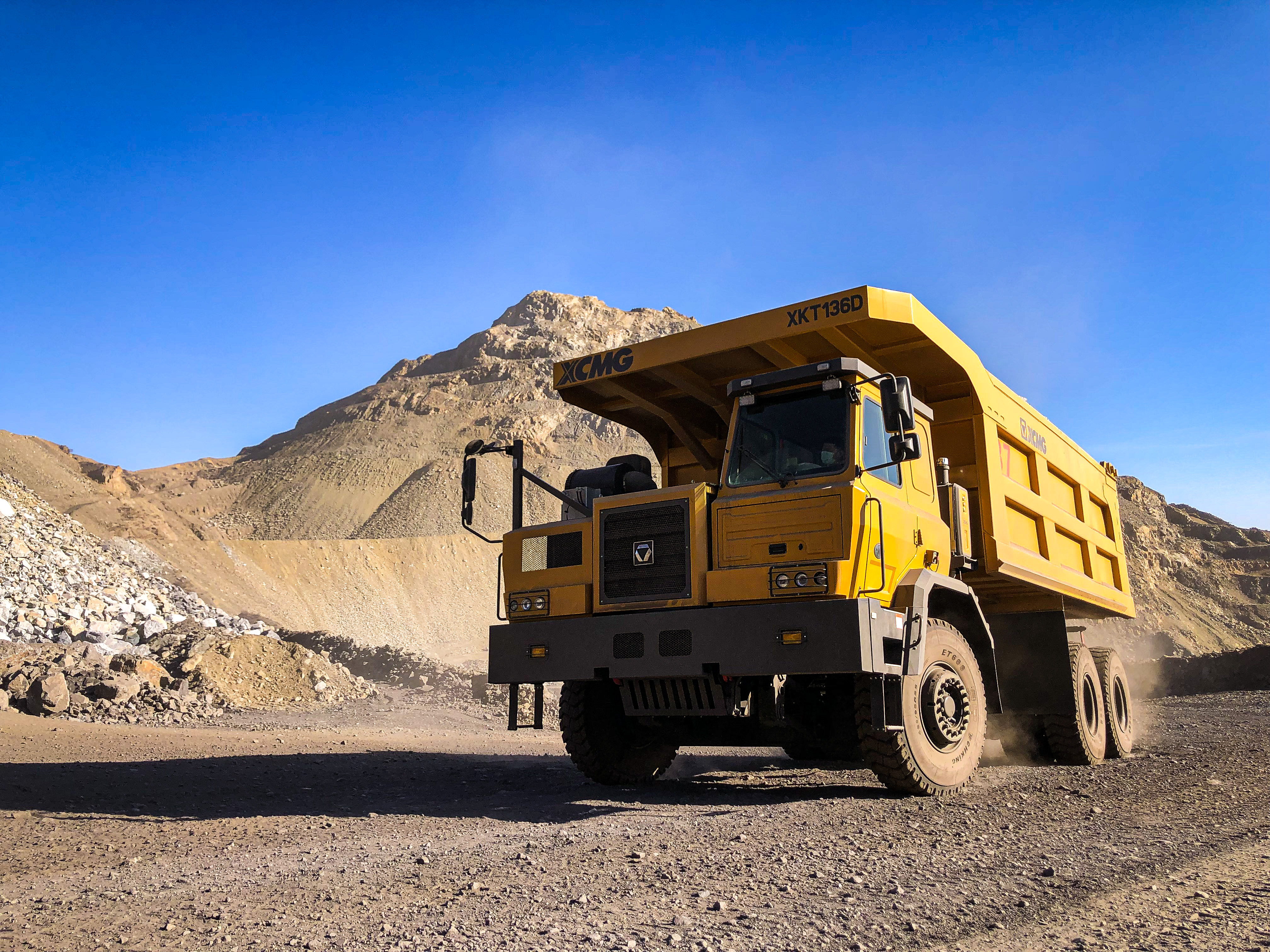 【新品下线】云顶集团XKT136D三桥宽体矿车正式下线！