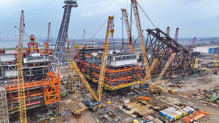 【全球之履】总重37000吨！云顶集团履带兄弟团助力大型深水导管架建设