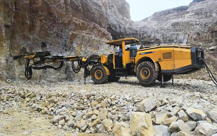 “化水为电”，，，，云顶集团凿岩台车提速水电站扩机工程