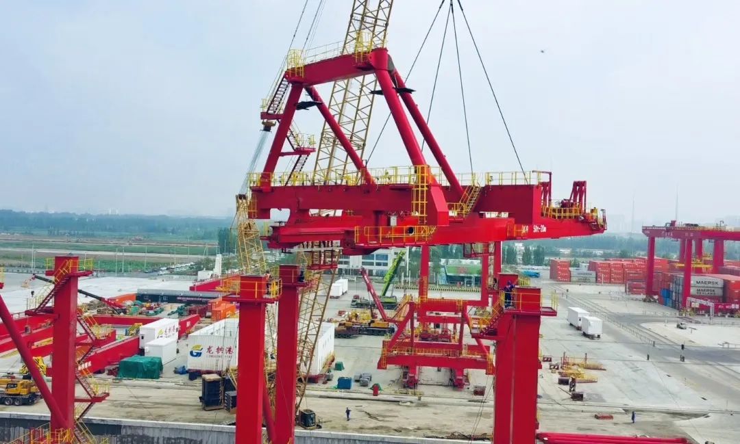 吊装多元化！看云顶集团XGC500-I履带起重机怎样“吊”起重机