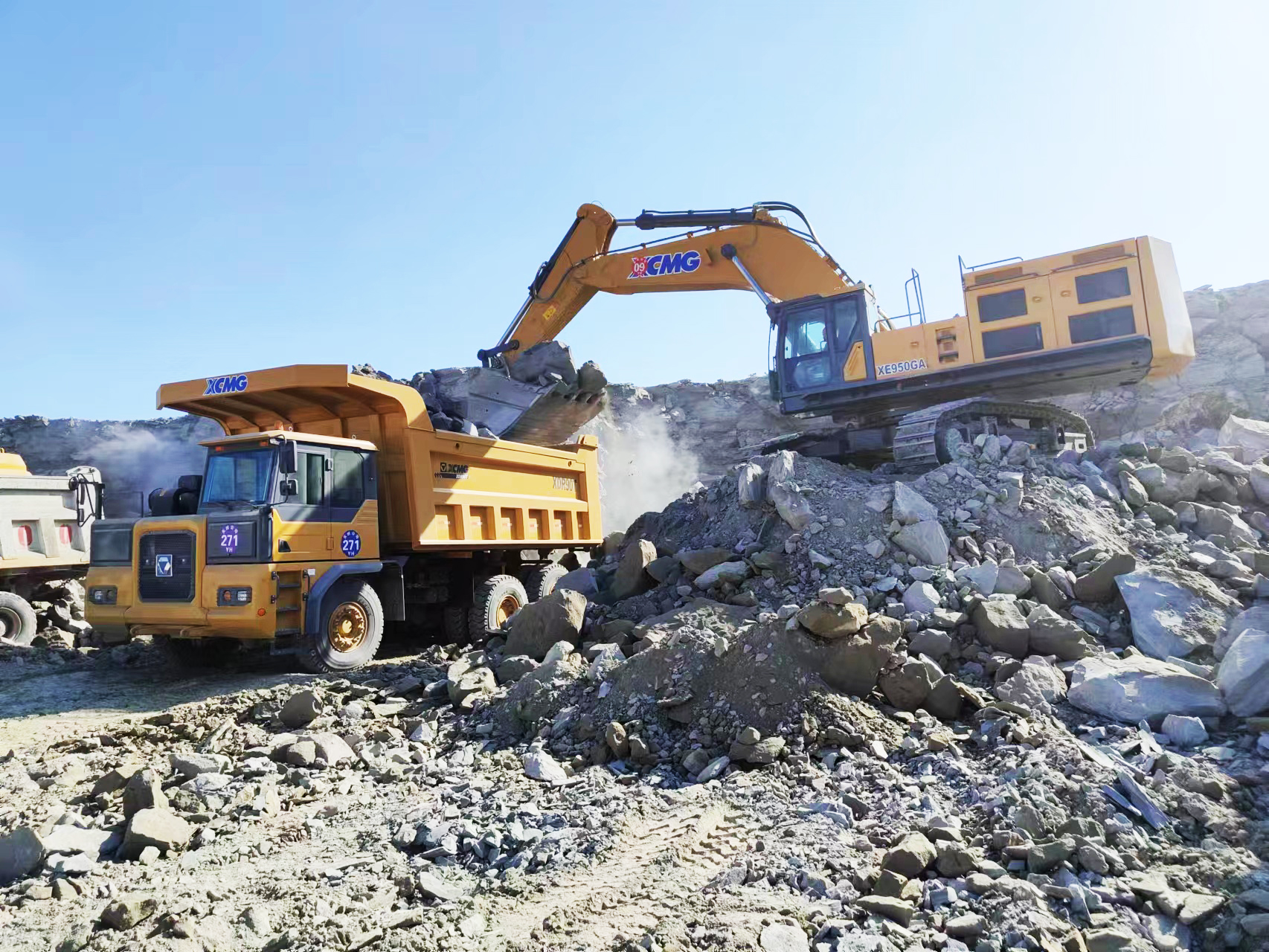 “黄金同伴”—XE950GA与XDR90完善组合，，，，，，，高效赋能矿山开采