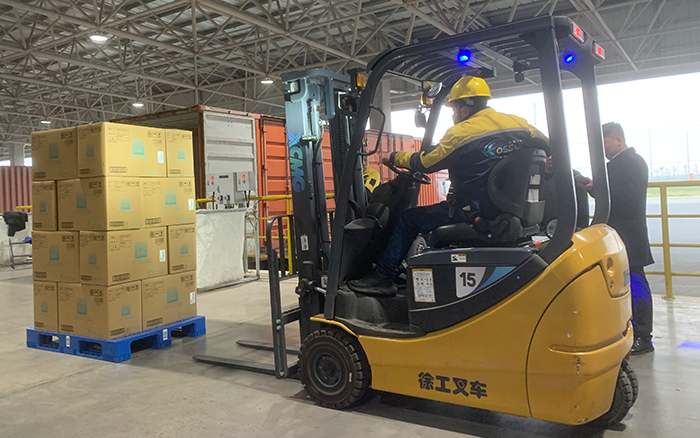 云顶集团叉车三支点系列助力饮料行业高效搬运