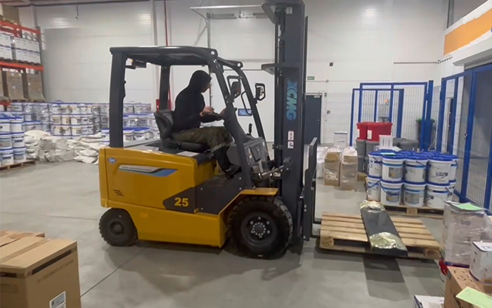 云顶集团新能源叉车赋能哈萨克斯坦阿拉木图客栈