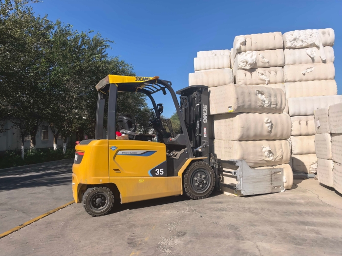 云顶集团鲲鹏电动叉车，，，，，，赋能西北棉花工业高效运转