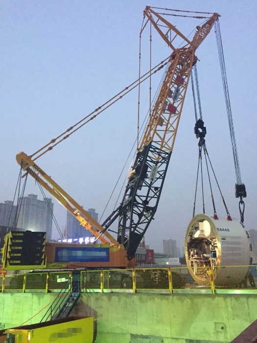 赋能轨交建设，，，，，，，云顶集团稳稳‘吊’打难题