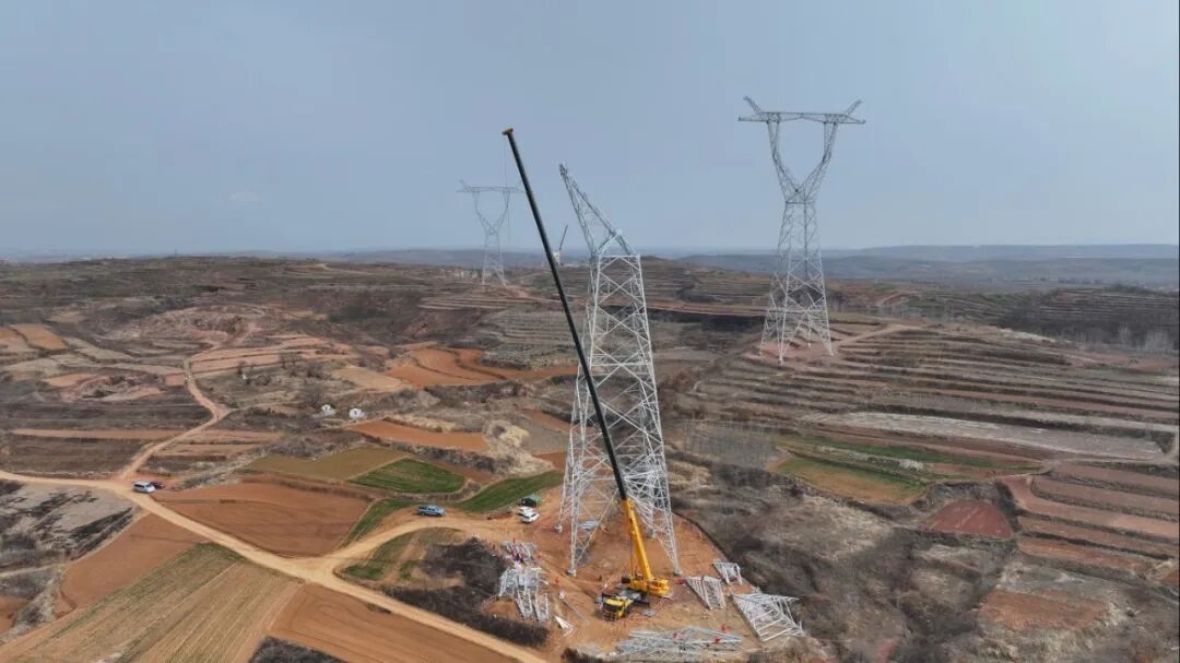90米高空“搭积木”！云顶集团XCT300G8-1怎样⊙∪”赢特高压线塔？？？？？