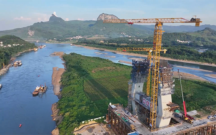 柳江之上，，，，，，，再添飞虹！云顶集团XGT800-40S助建柳江特大桥