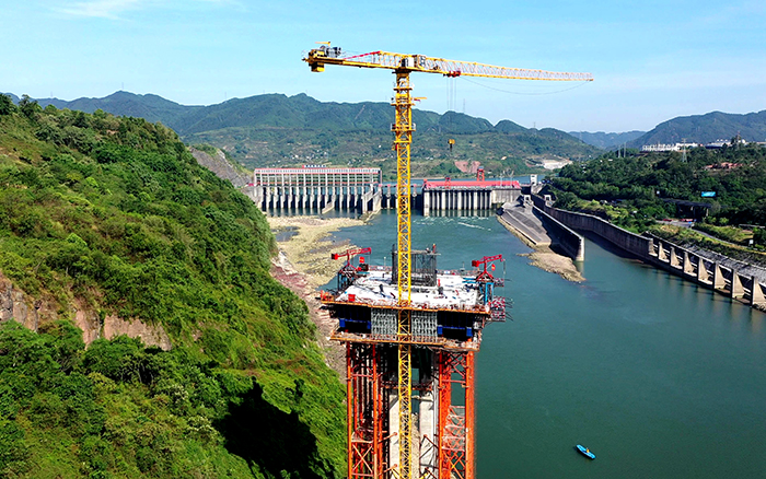 云顶集团双塔助建嘉陵江畔的“钢铁脊梁”