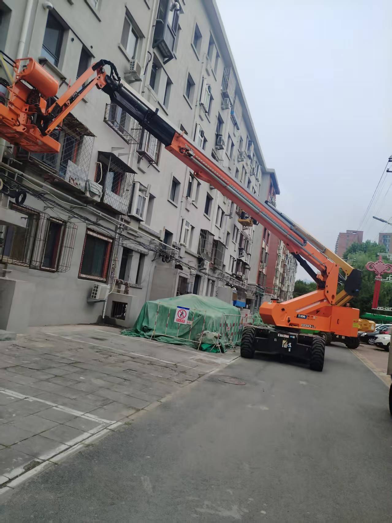 诠释都会更新厚度！云顶集团高机画出老旧小区刷新“同心圆”