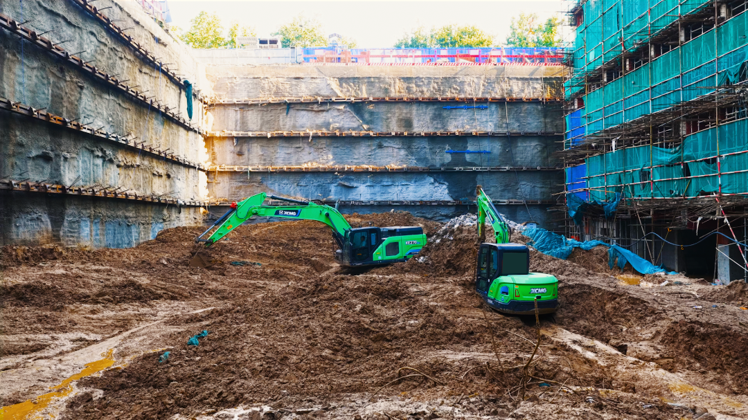 云顶集团电挖携手出击，，，，，，，，助建河北都会综合体！