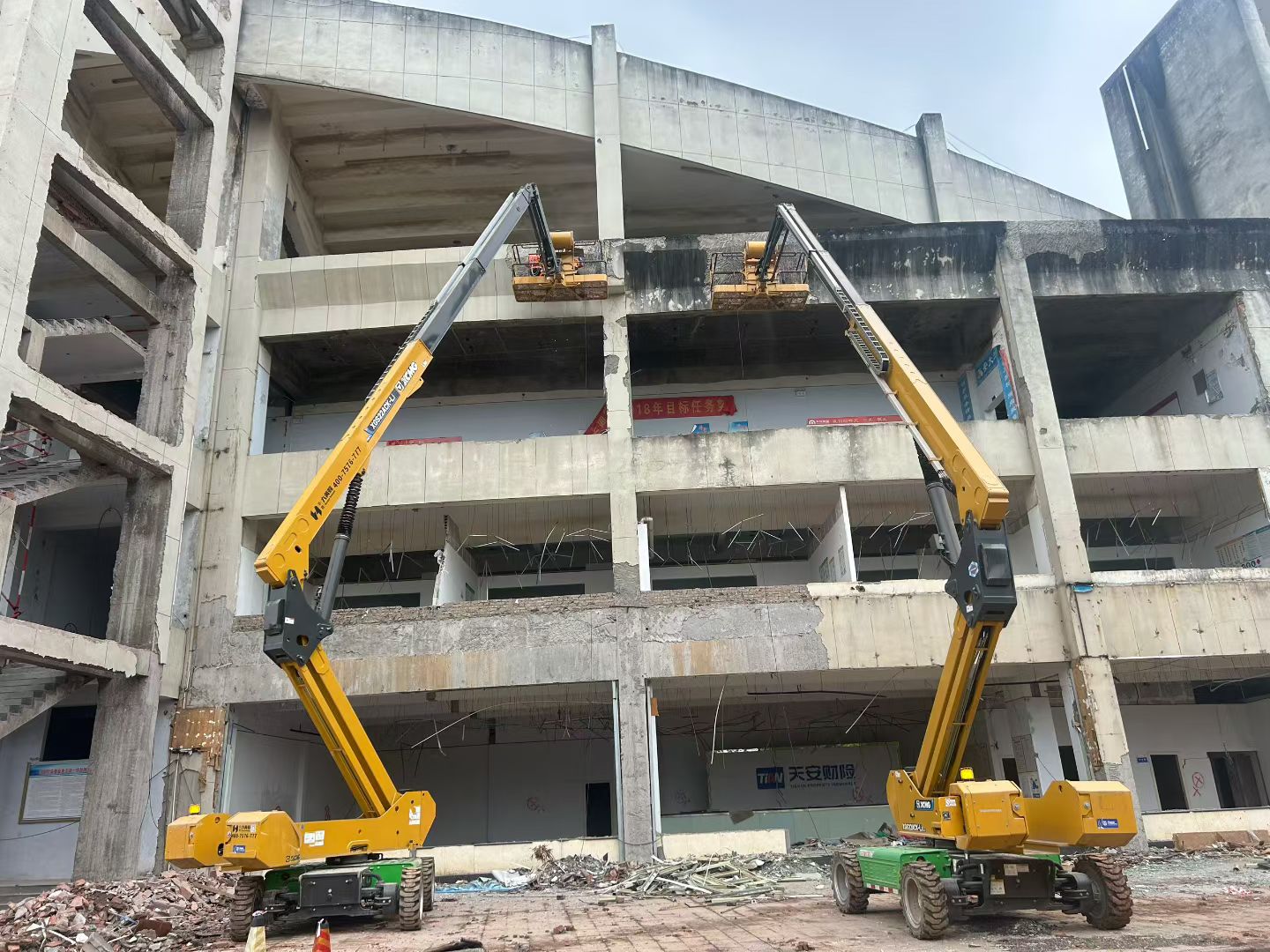 助力体育馆蝶变，，，，，，这款云顶集团高空作业平台也太 “能打” 了